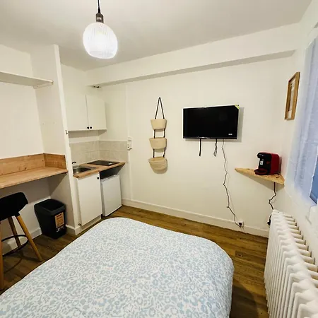 Joli Petit Proche Centre De - Brown Lägenhet