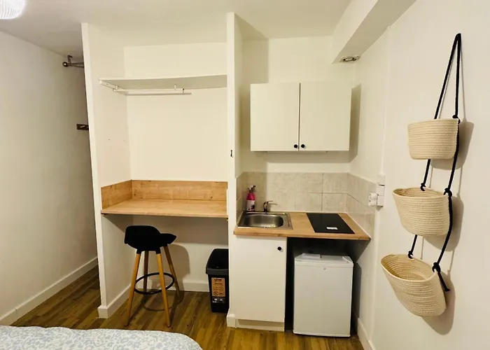 Joli Petit Proche Centre De - Brown * カーン